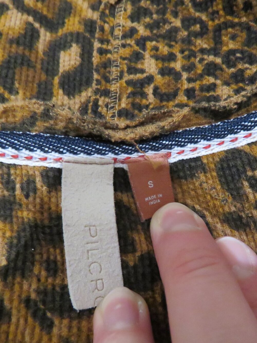 ANTHROPOLOGIE PILCRO Split Neck Waffle Leopard Print Top Small Mob Wives Casual - Picture 12 of 12
